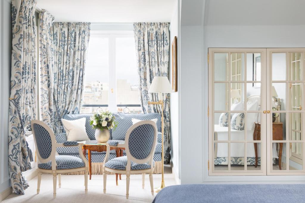 Junior Suite with Balcony - Image 2