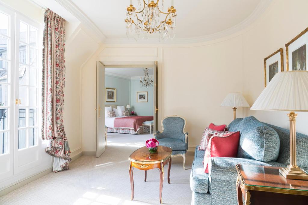 Terrace Deluxe Suite - Image 4