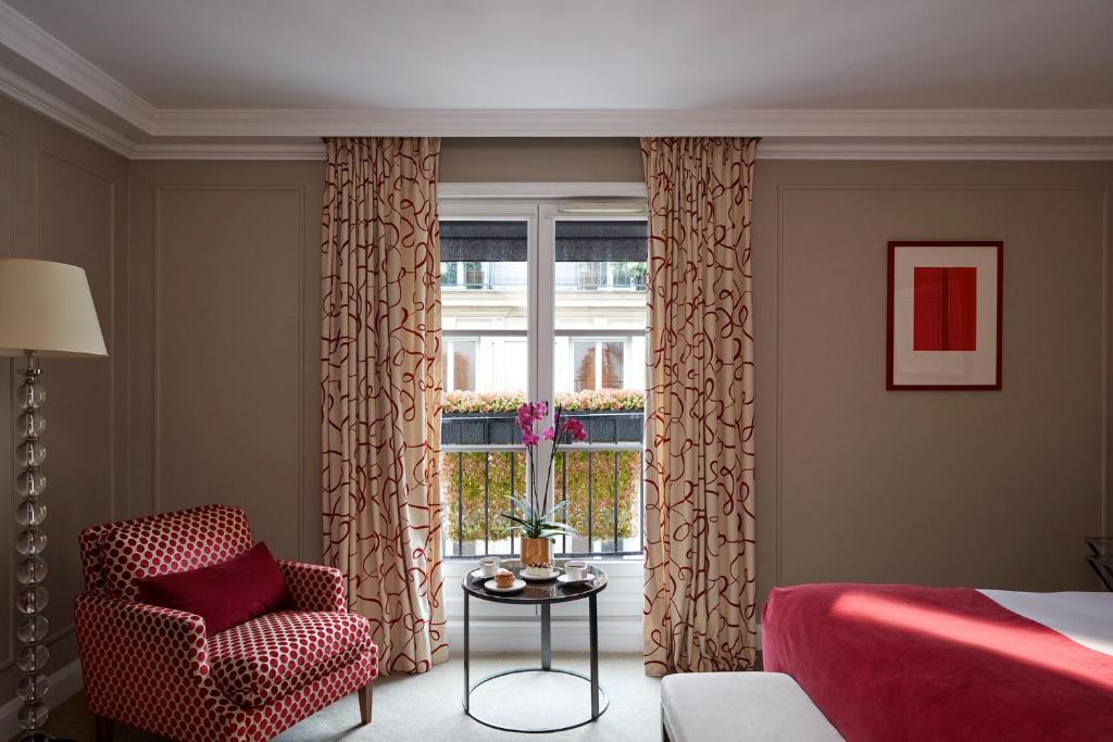 Deluxe Double Room with Balcony - Image 5