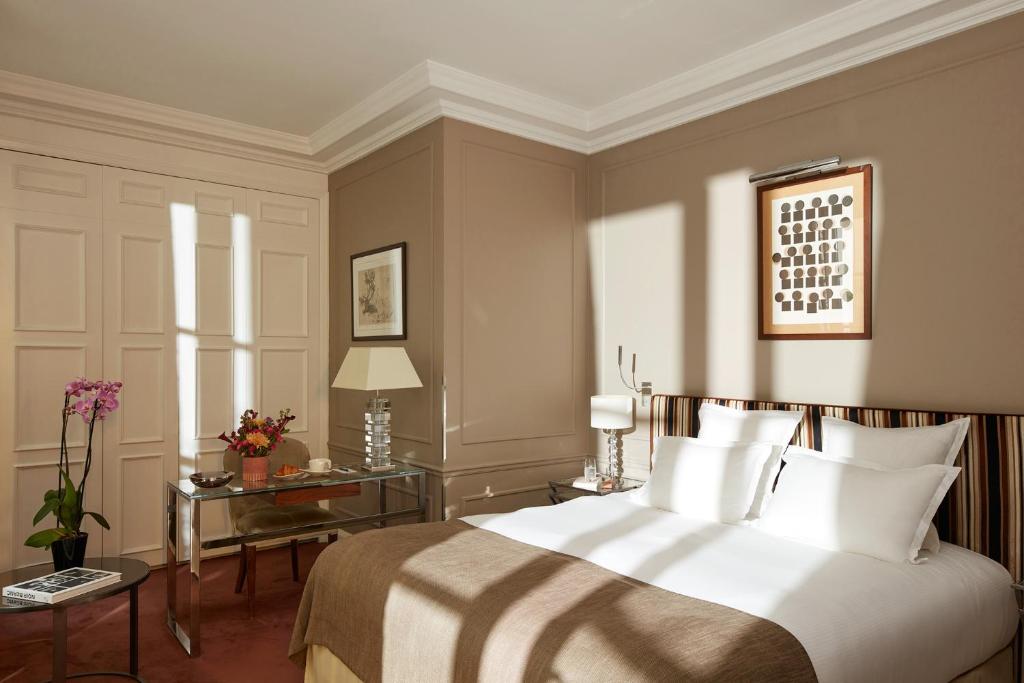 Double Room with Terrace - Image 2