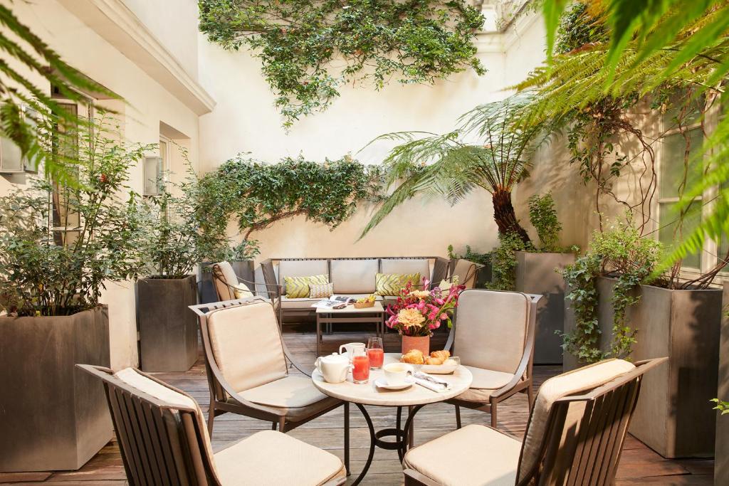 Double Room with Terrace - Image 4