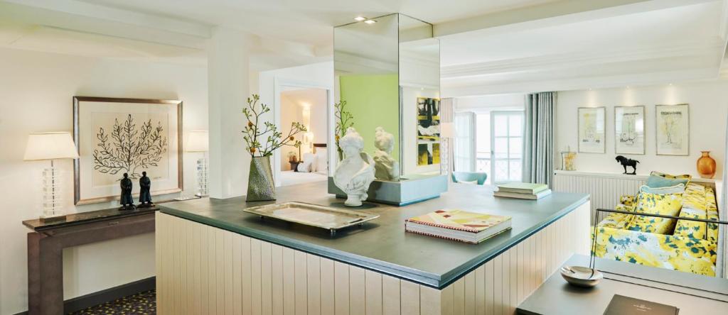 Royal Suite - Image 8