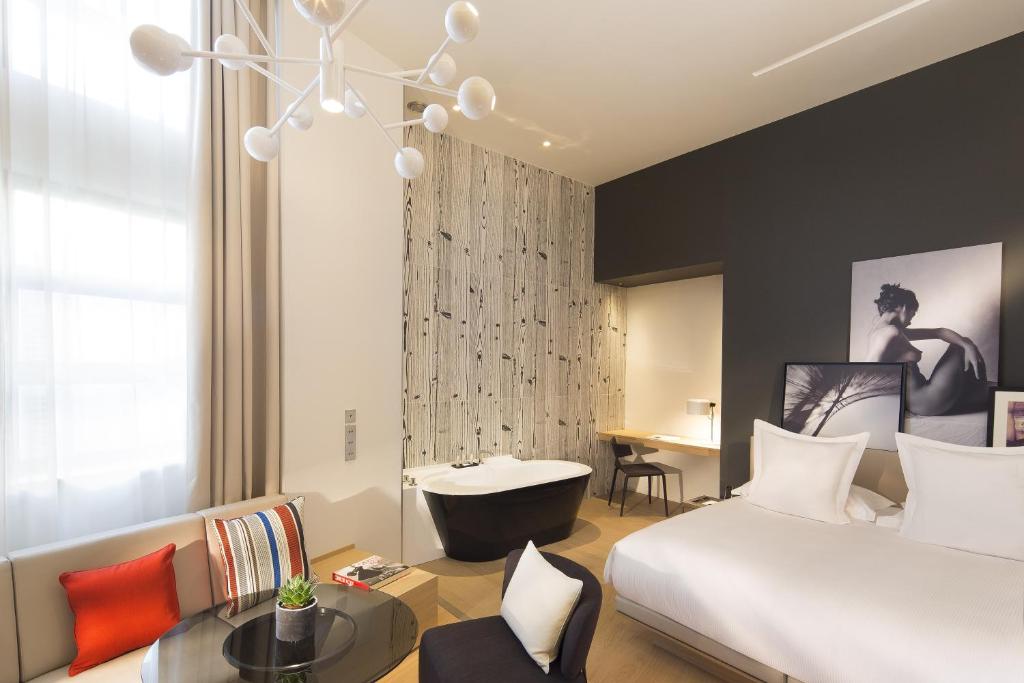 Deluxe Room - Image 1