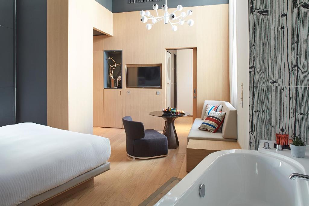 Deluxe Room - Image 4