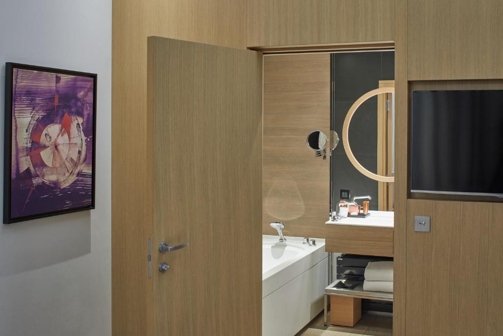 Deluxe Room - Image 5