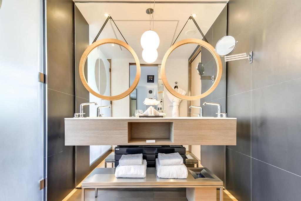 Deluxe Room - Image 6