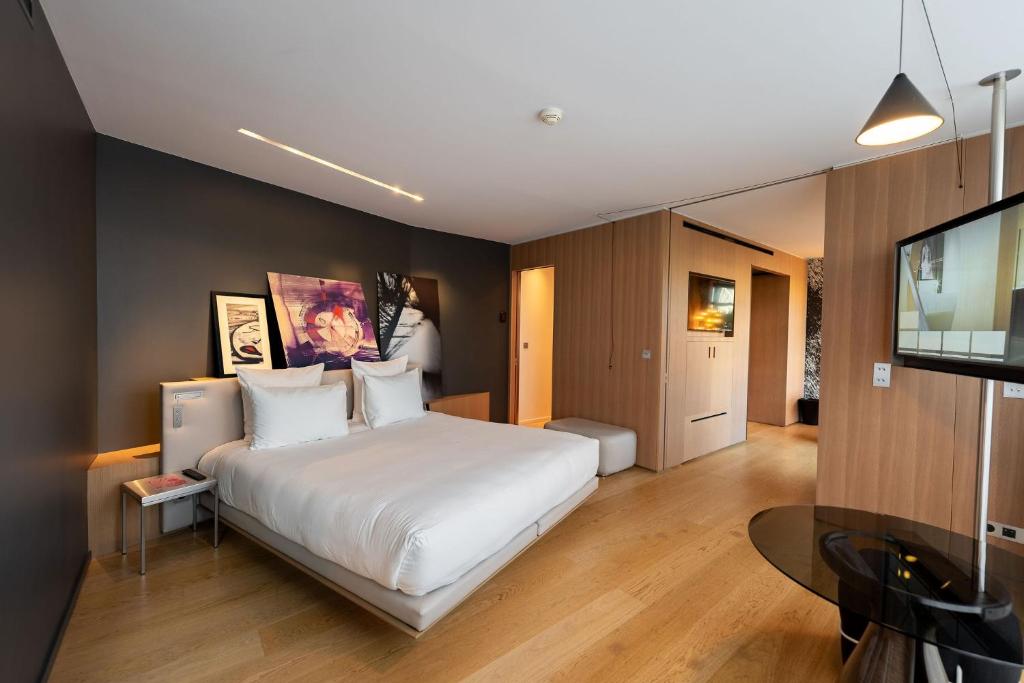 Suite with Hot Tub - "Codet" - Image 1