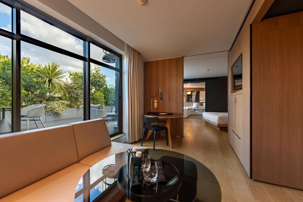 Suite with Hot Tub - "Codet" - Image 2