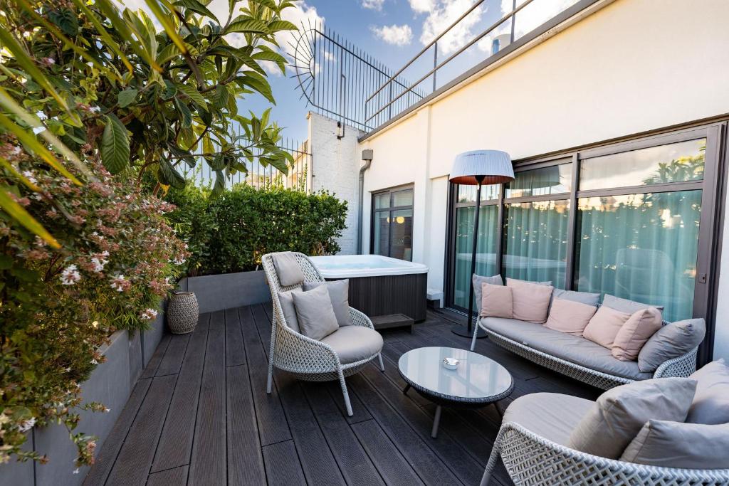 Suite with Hot Tub - "Codet" - Image 4
