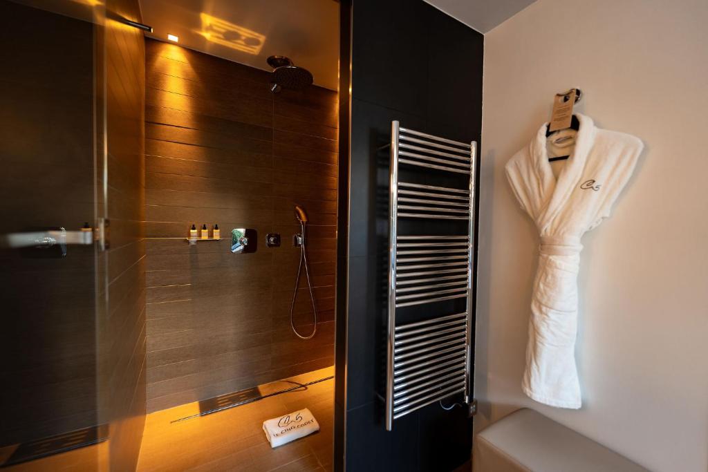 Suite with Hot Tub - "Codet" - Image 5