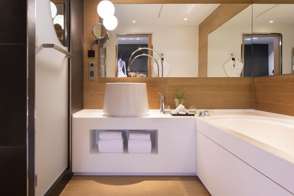 Suite with Terrace - Eiffel - Image 1