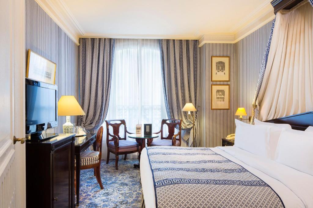 Deluxe Queen Room - Image 2