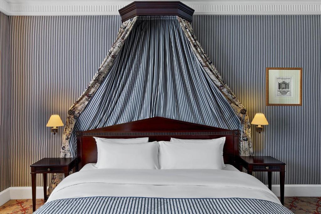 Deluxe Queen Room - Image 4