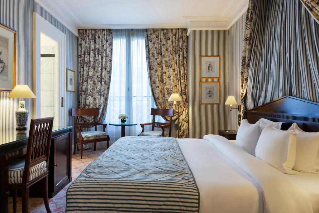 Deluxe Queen Room - Image 7