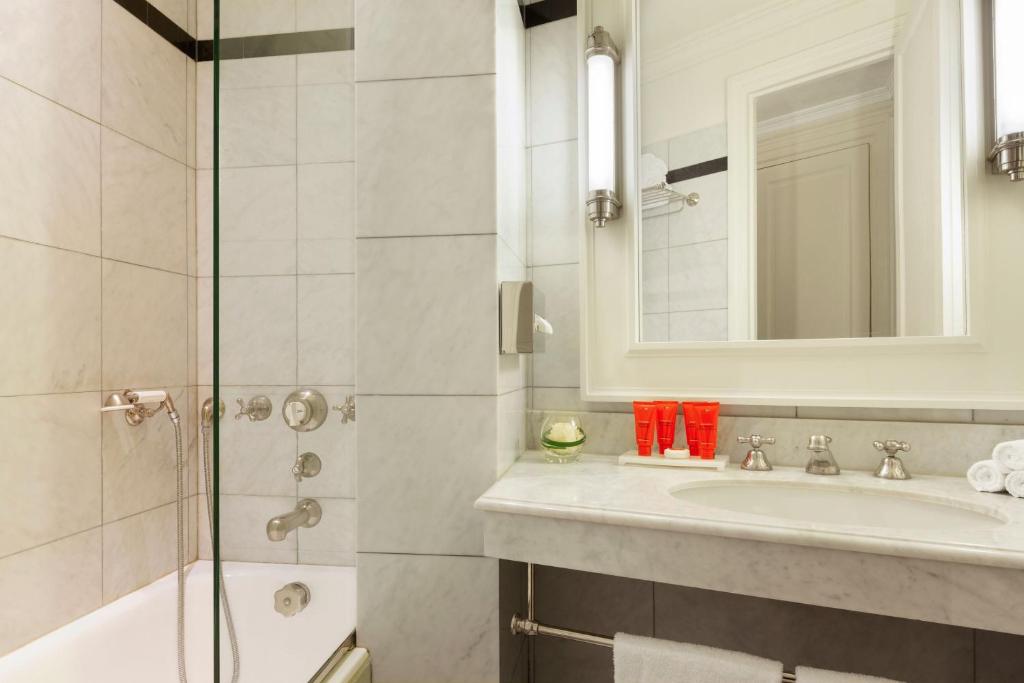 Deluxe Twin Room - Image 7