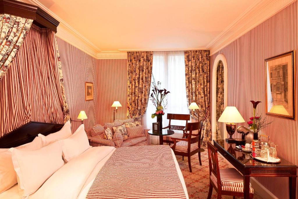 Prestige Junior King Suite with Sofa Bed - Image 4