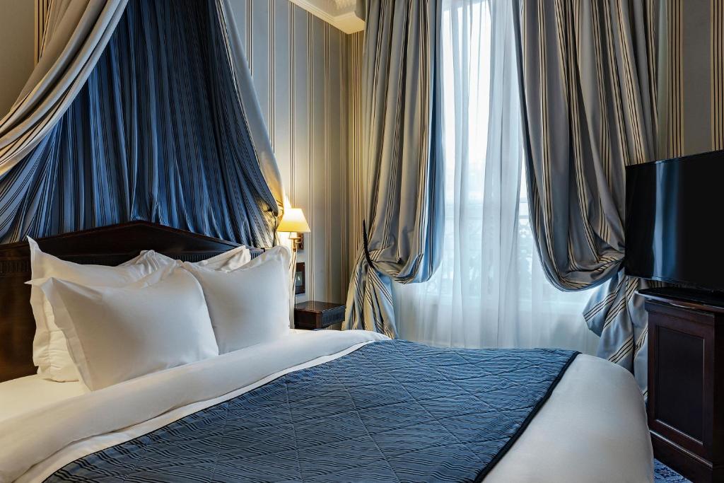 Superior Queen Room - Image 3