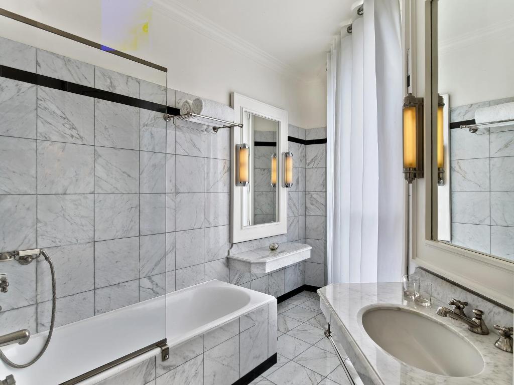 Superior Queen Room - Image 4