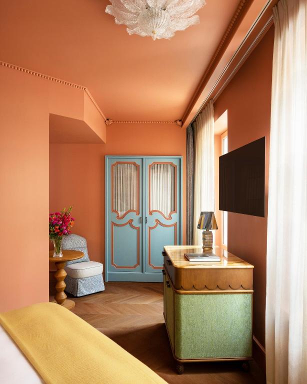 Deluxe Room - Image 2