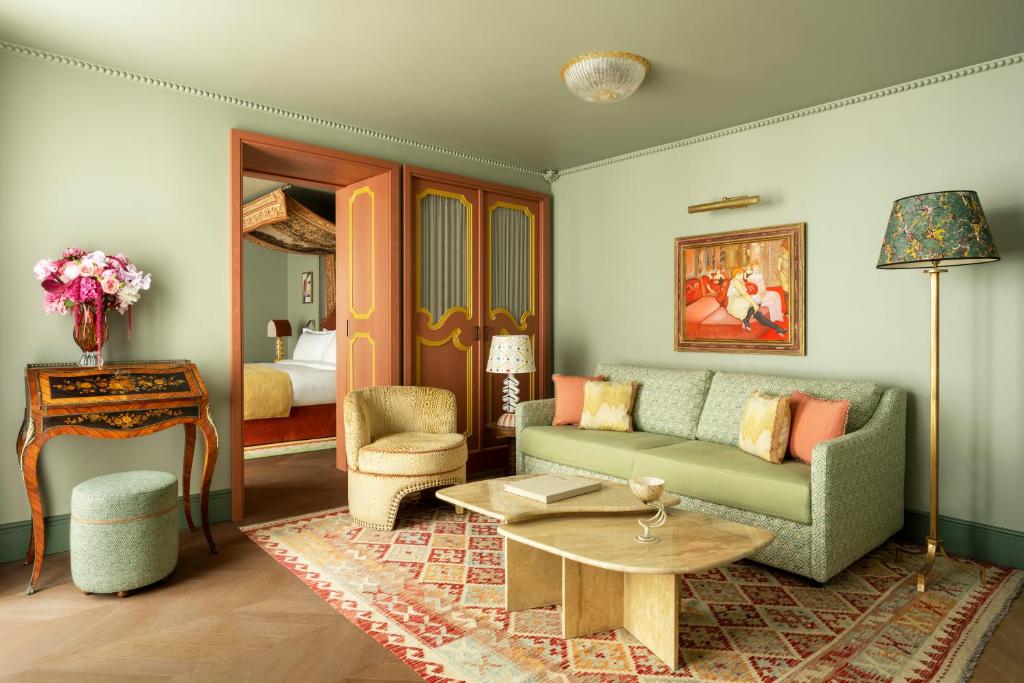 Mazarin Suite - Image 1