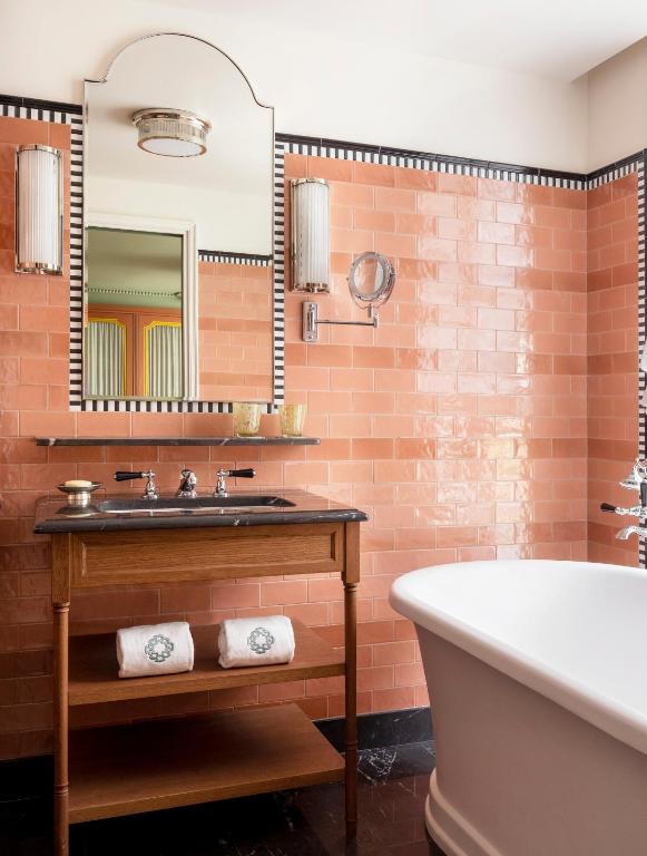 Suite Junior Parisienne - Image 8