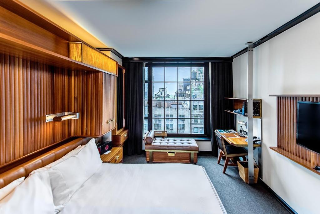 Deluxe King Room