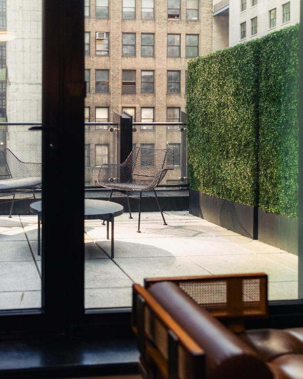King Room with Terrace - Image 2