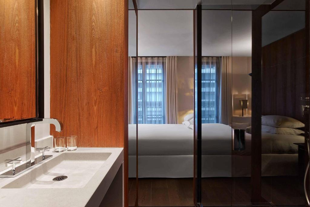 Deluxe, Guest room, 1 Queen - Image 1