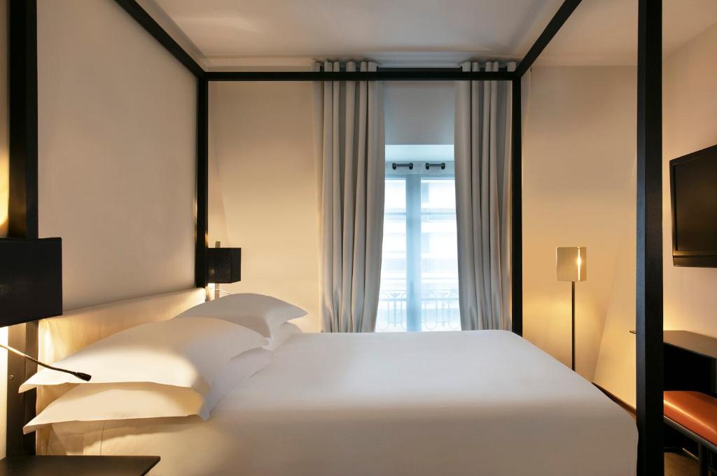 Deluxe, Guest room, 1 Queen - Image 2
