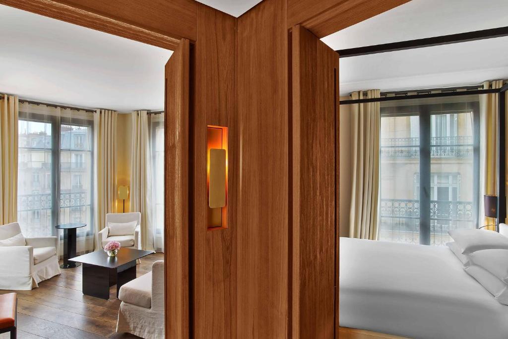 Eiffel View Suite, Suite, 1 King, Eiffel Tower view - Image 1
