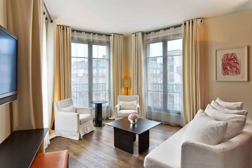 Eiffel View Suite, Suite, 1 King, Eiffel Tower view - Image 2