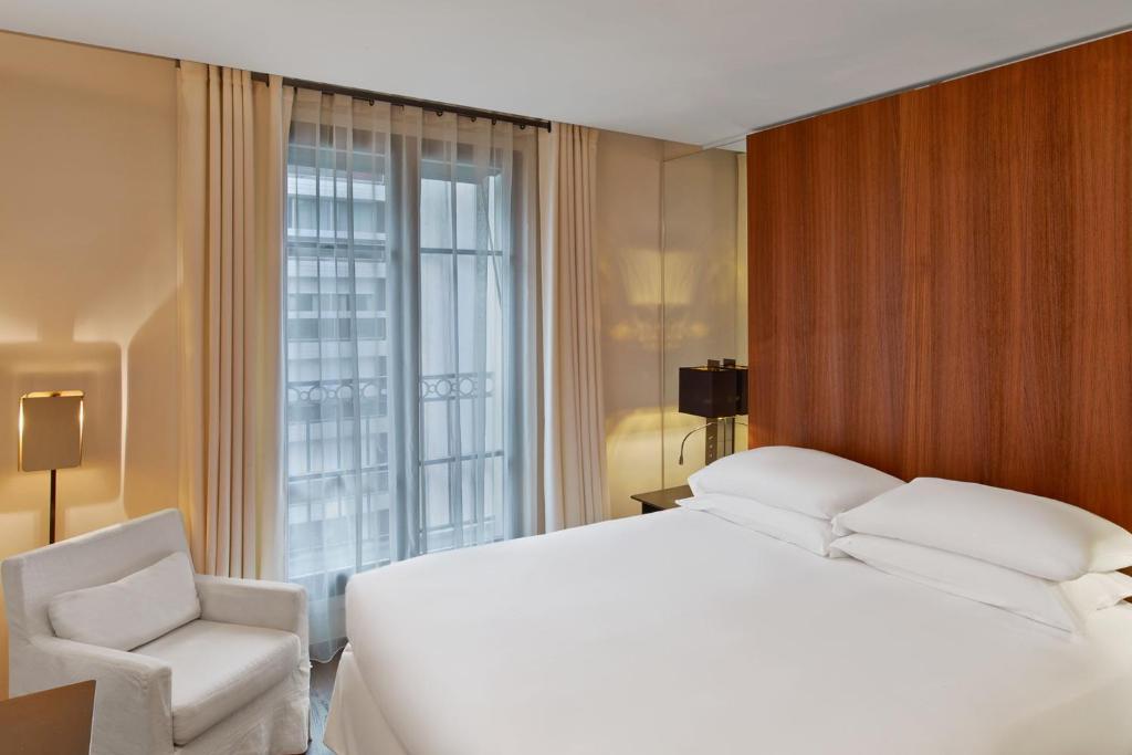 Superior, Guest room, 1 King - Image 2