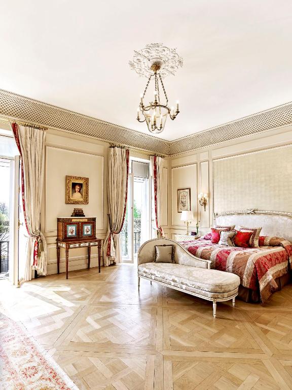 Junior Suite with Garden View - Image 1