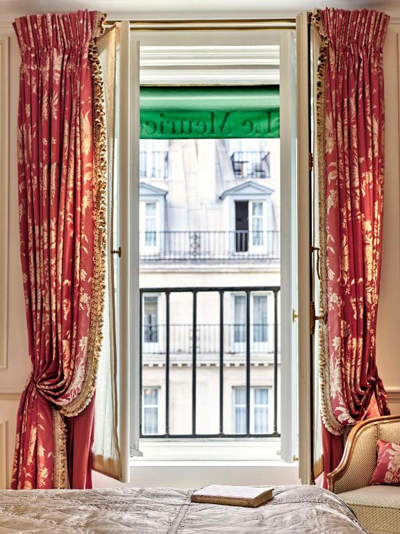 Suite with City View - Image 4