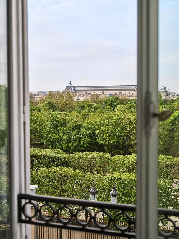 Suite with Garden View - Image 2
