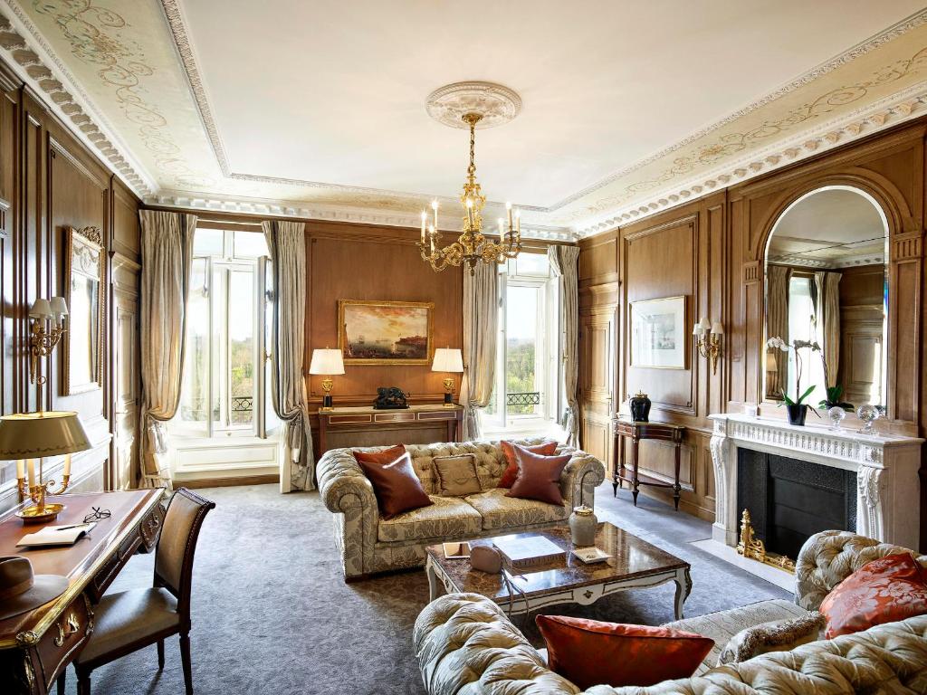 Suite with Garden View - Image 4
