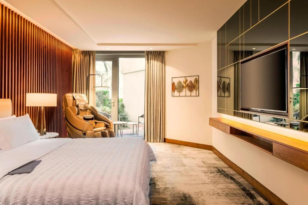 Deluxe Suite, Garden View, with Executive Lounge Access - Image 1