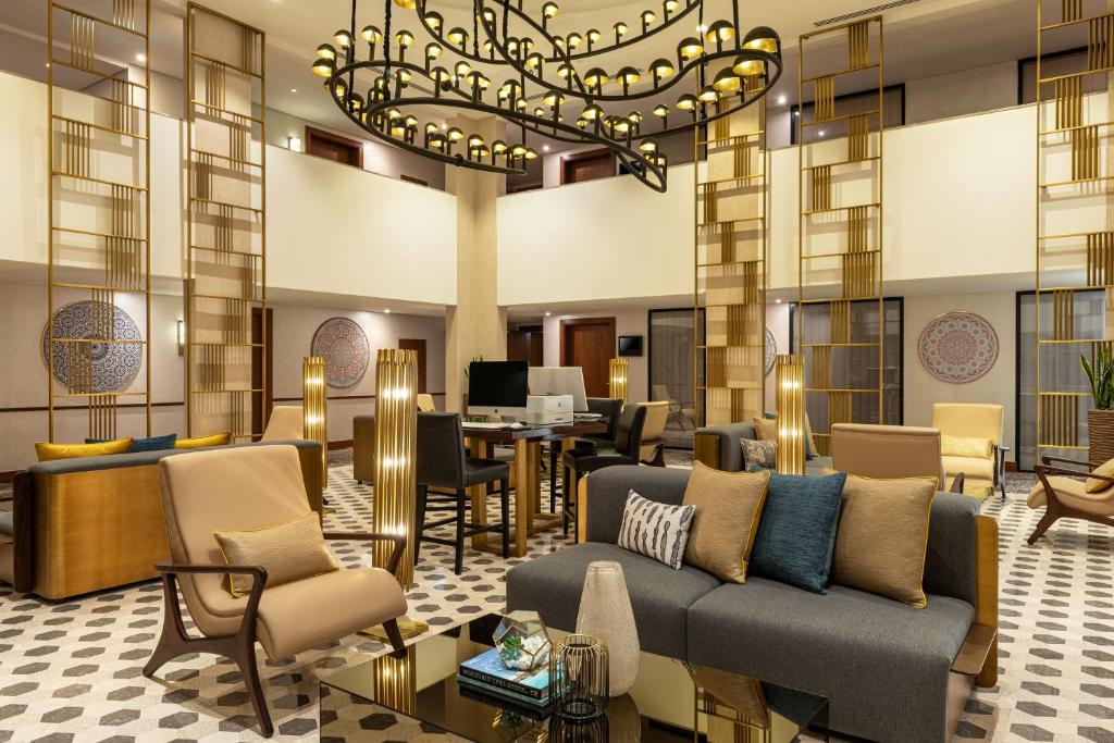 Deluxe Suite, Garden View, with Executive Lounge Access - Image 2