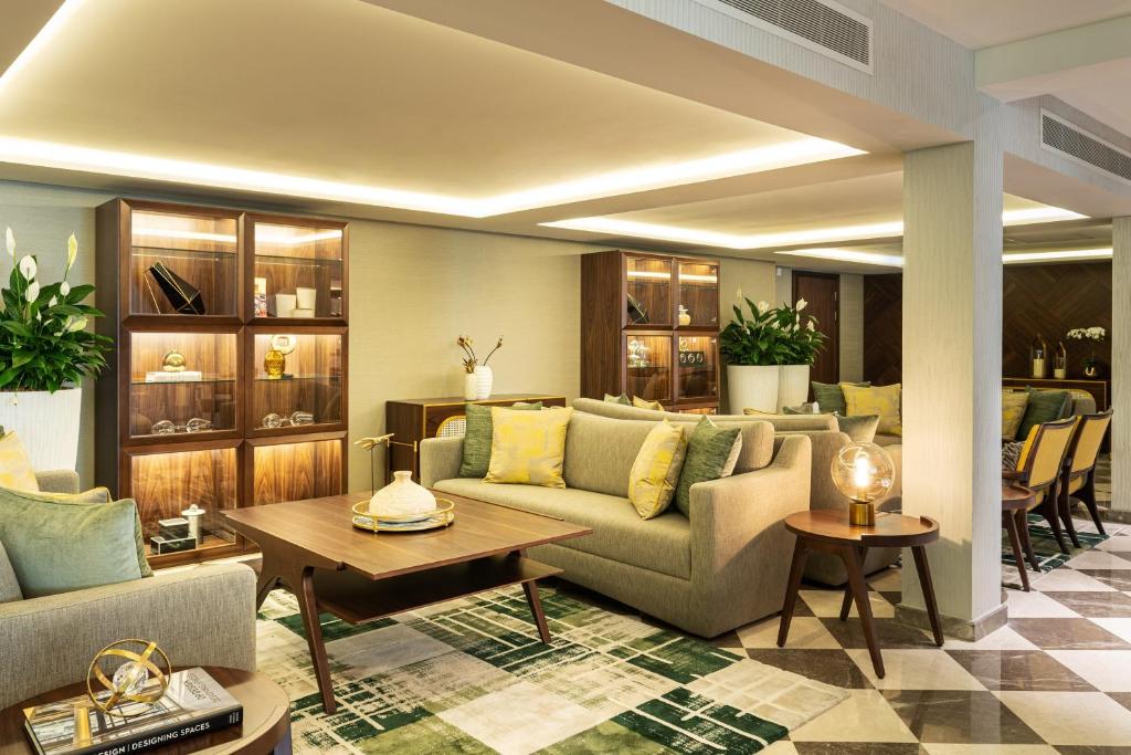 Deluxe Suite, Garden View, with Executive Lounge Access - Image 3