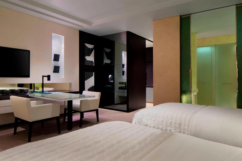 Le Royal Club Twin Room, Larger Room, with Executive Lounge Access - Image 7