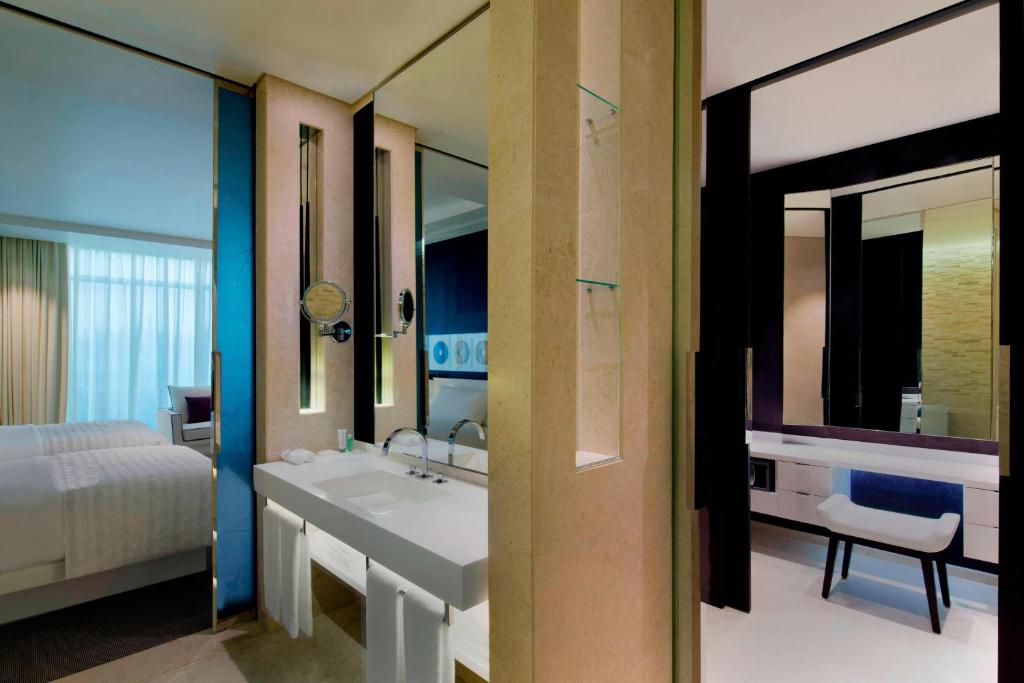 Le Royal Club Twin Room, Larger Room, with Executive Lounge Access - Image 8