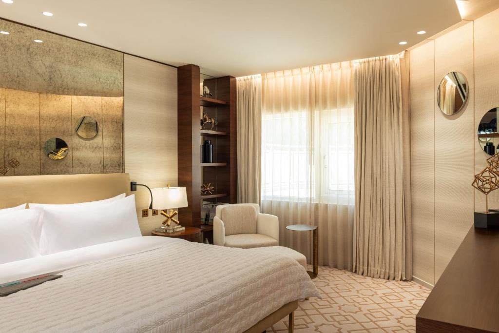 Premium Suite, Larger Suite, Garden View, with Executive Lounge Access - Image 16