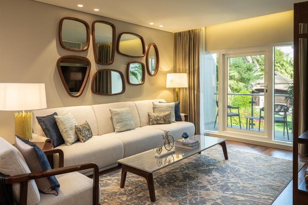 Premium Suite, Larger Suite, Garden View, with Executive Lounge Access - Image 20