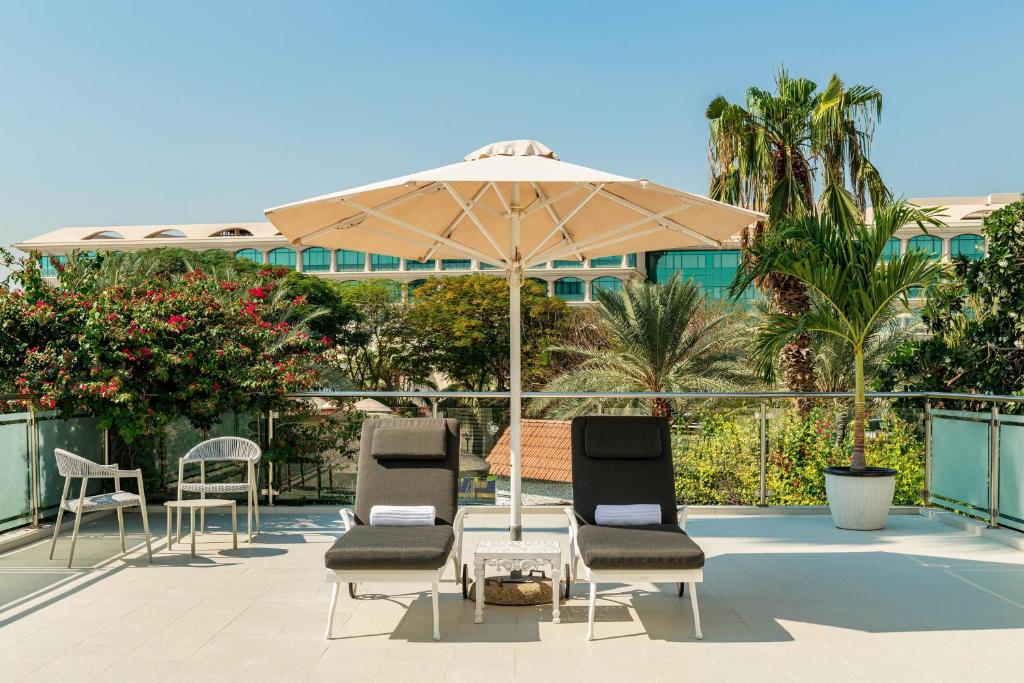 Premium Suite, Larger Suite, Garden View, with Executive Lounge Access - Image 23