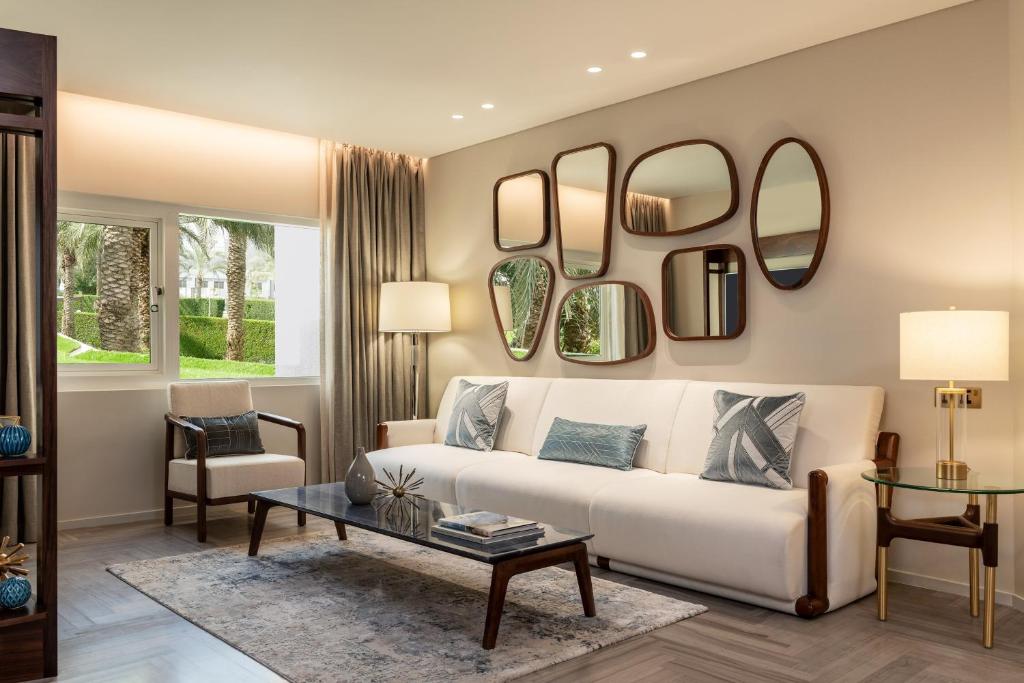 Premium Suite, Larger Suite, Garden View, with Executive Lounge Access - Image 26