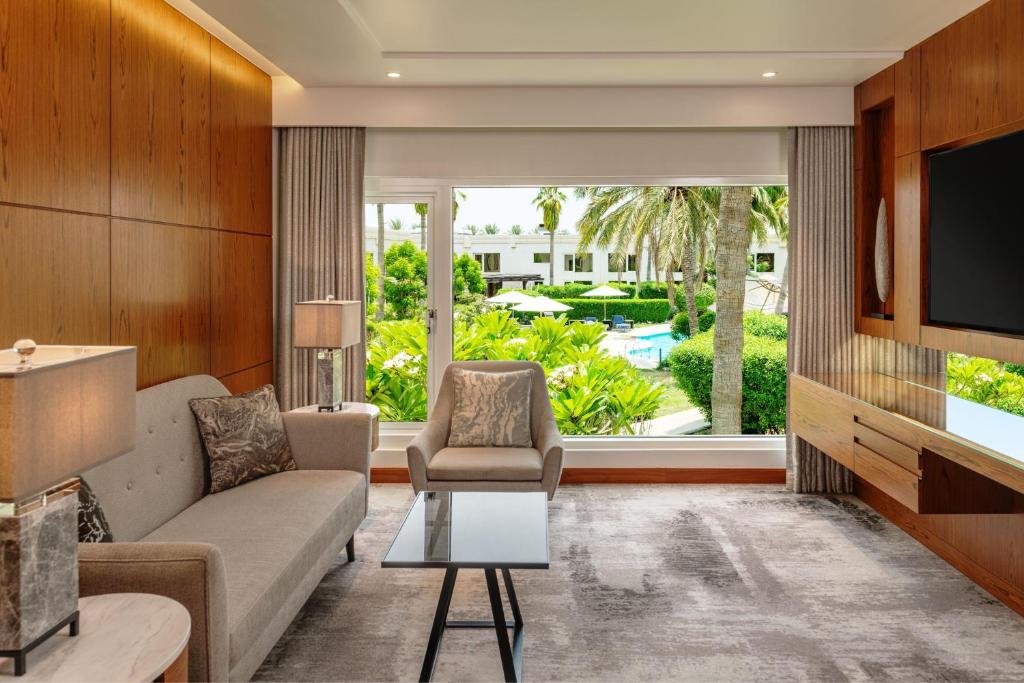 Premium Suite, Larger Suite, Garden View, with Executive Lounge Access - Image 31