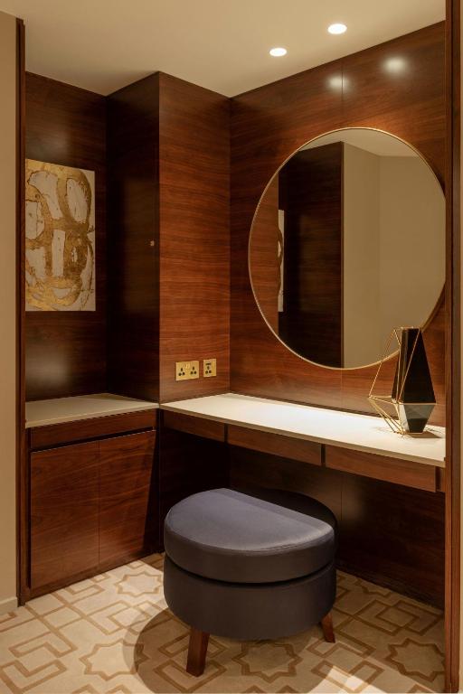 Premium Suite, Larger Suite, Garden View, with Executive Lounge Access - Image 33