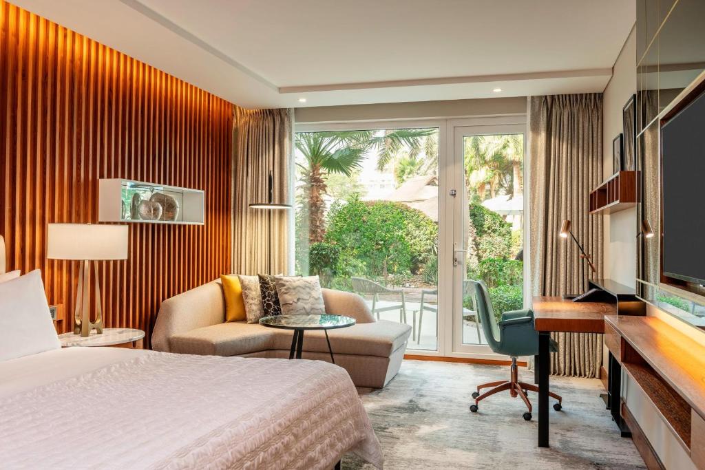 Superior Guest Room, Pool View, with Direct Pool Access - Image 1