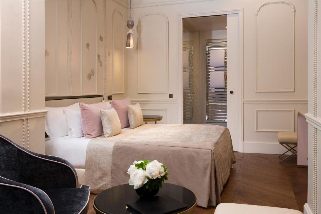 Deluxe Double Room with Patio - Image 2