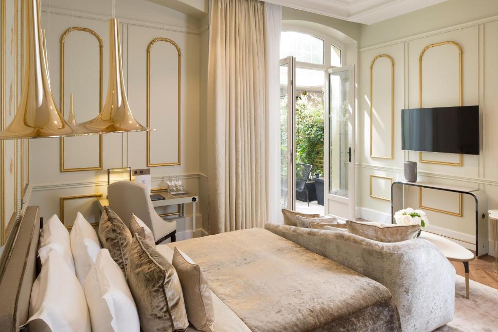 Executive Double Room with Terrace - Image 3